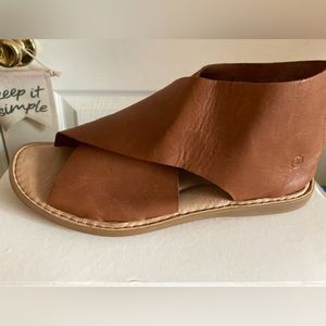 Born soft leather sandals size 11 M EUC